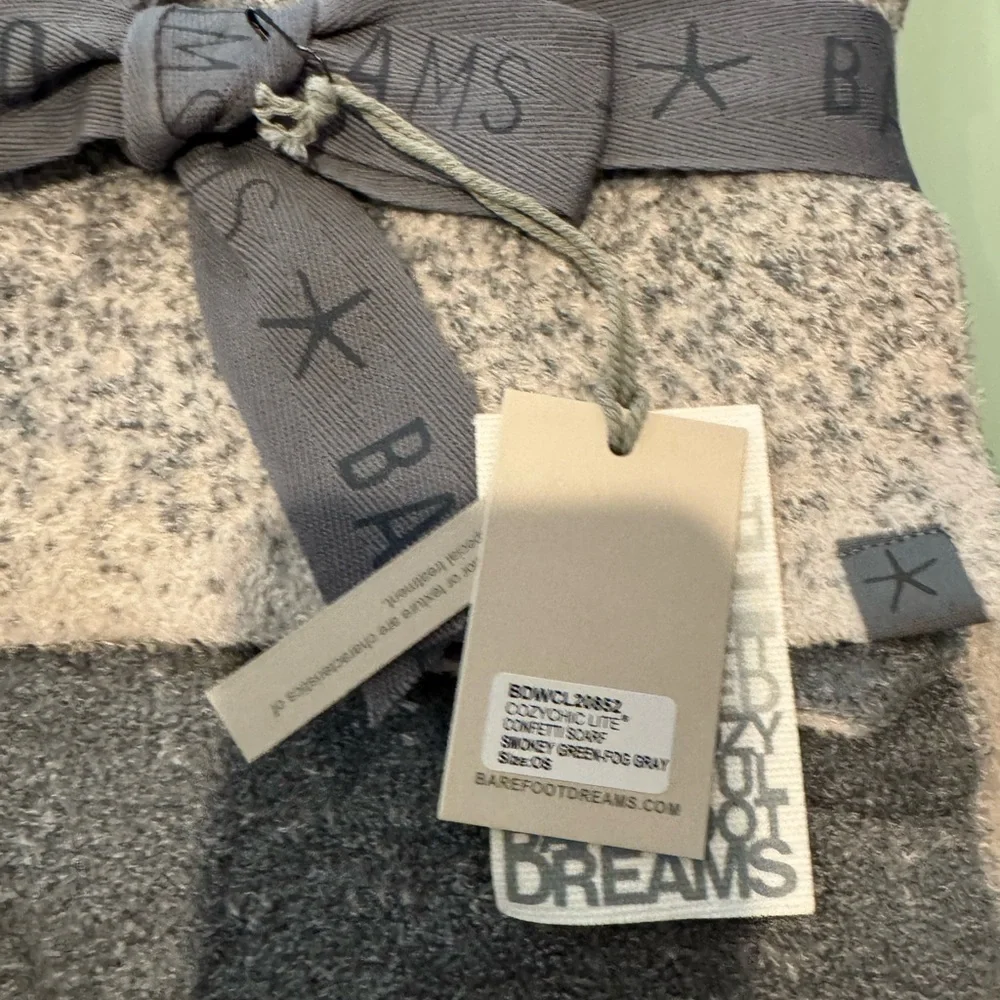 NWT Barefoot Dreams Women’s CozyChic Lite Confetti‎ Scarf Soft Luxurious Warm